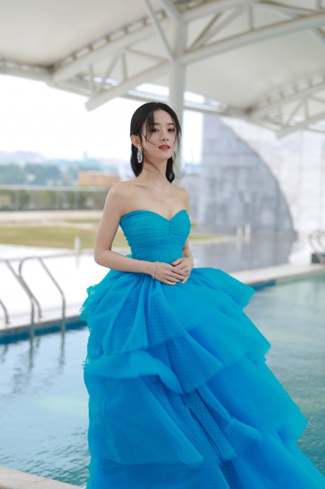 Ngất ngây với dàn mỹ nhân C-Biz ở giải Kim Ưng: Ai cũng lộng lẫy như công chúa ảnh 4