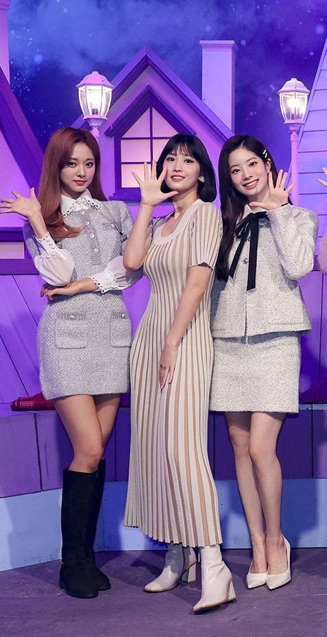 Nhờ màn đụng hàng của Momo và Kim Min Joo mới thấy mẫu váy này "thần thánh" cỡ nào ảnh 4