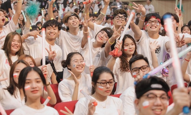 Hàng nghìn người trẻ thích thú với thông điệp “dám thể hiện, là chính mình” của realme ảnh 1