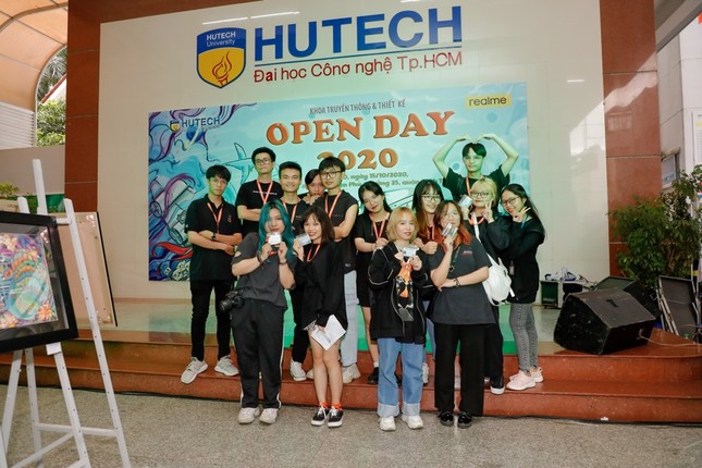 Hàng nghìn người trẻ thích thú với thông điệp “dám thể hiện, là chính mình” của realme ảnh 2