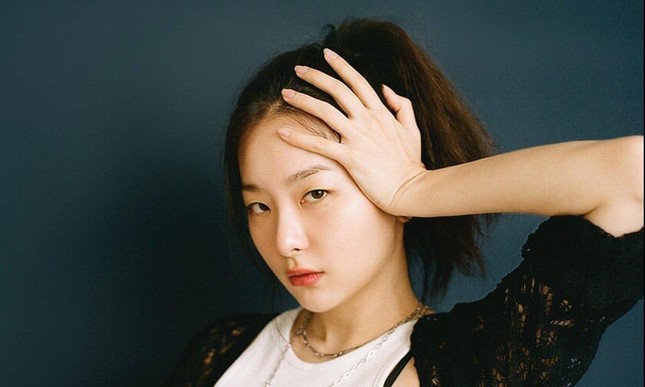 Đâu chỉ riêng Jennie, hóa ra Seulgi (Red Velvet) cũng gia nhập hội không thích đeo nhẫn ảnh 1