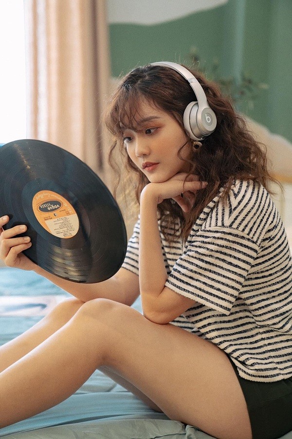 Hai phim điện ảnh ra mắt trong một tháng, còn ai hạnh phúc hơn Việt Linh? ảnh 4