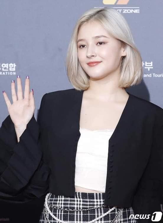 Khổ như làm idol K-Pop: Một phản ứng bình thường của cơ thể cũng có thể tạo ra tranh cãi ảnh 1