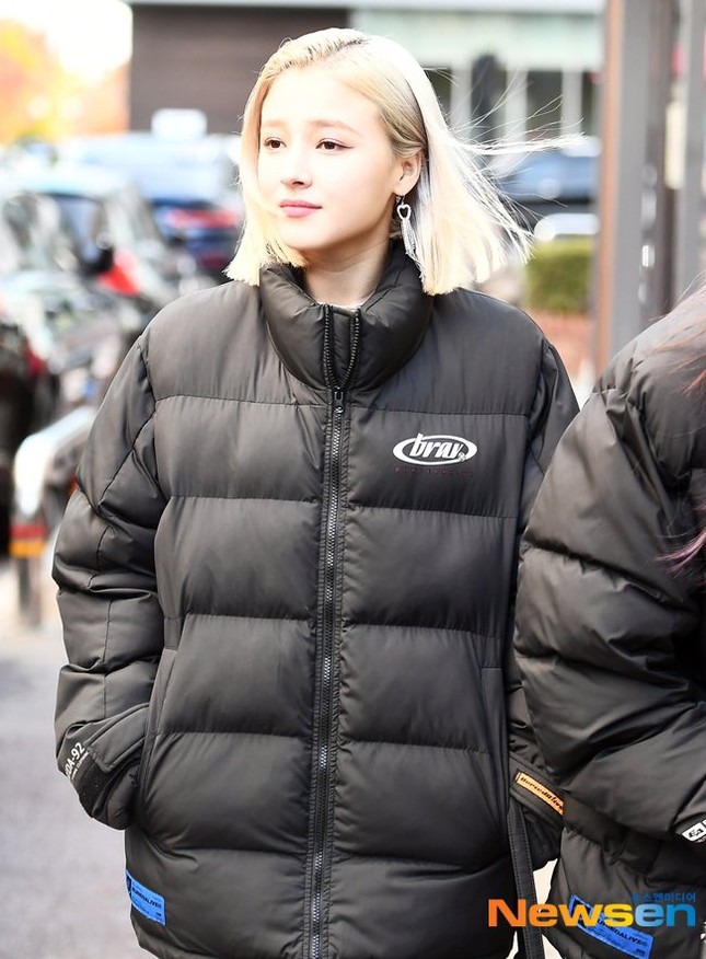 Khổ như làm idol K-Pop: Một phản ứng bình thường của cơ thể cũng có thể tạo ra tranh cãi ảnh 4