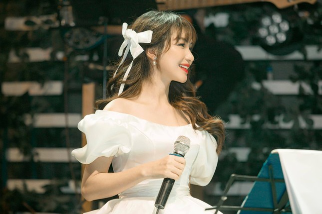 Có một điều ai cũng tò mò trong ngày Công Phượng kết hôn: Hòa Minzy có phản ứng gì? ảnh 2