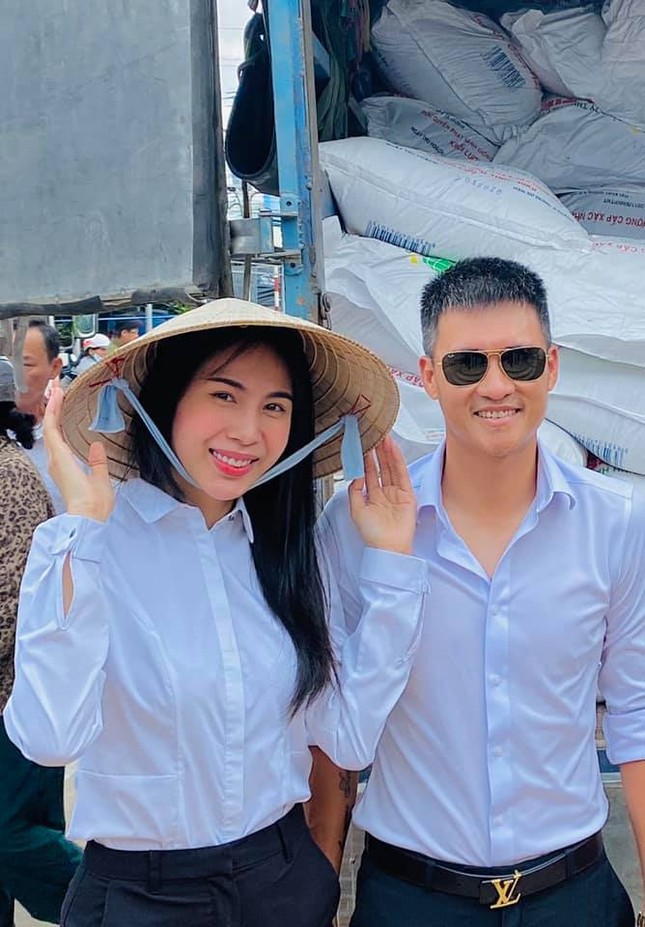 Kết thúc những ngày cứu trợ miền Trung, Thủy Tiên gây bất ngờ với hành động “chơi đẹp” này ảnh 3