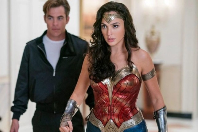 Khi Wonder Woman đối đầu Chị Mười Ba: Nữ nhân nào chiến thắng trong mùa phim Giáng sinh? ảnh 2