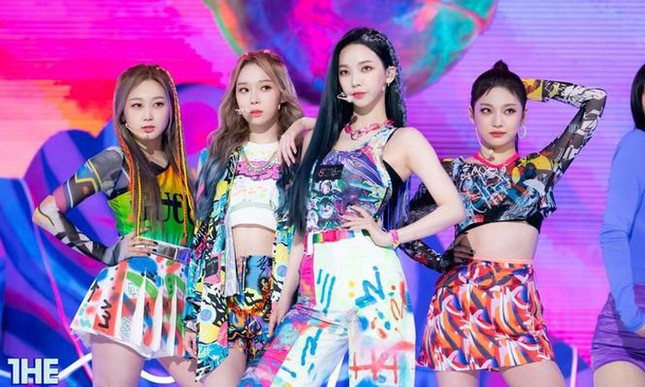 Vì đâu netizen bất ngờ cực độ khi biết danh tính stylist lo trang phục cho aespa? ảnh 2