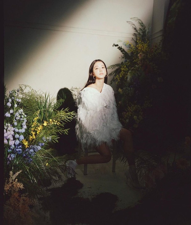 Song Hye Kyo hai lần đụng hàng với BLACKPINK: Đẳng cấp chị đại K-Biz thật không đùa được ảnh 2