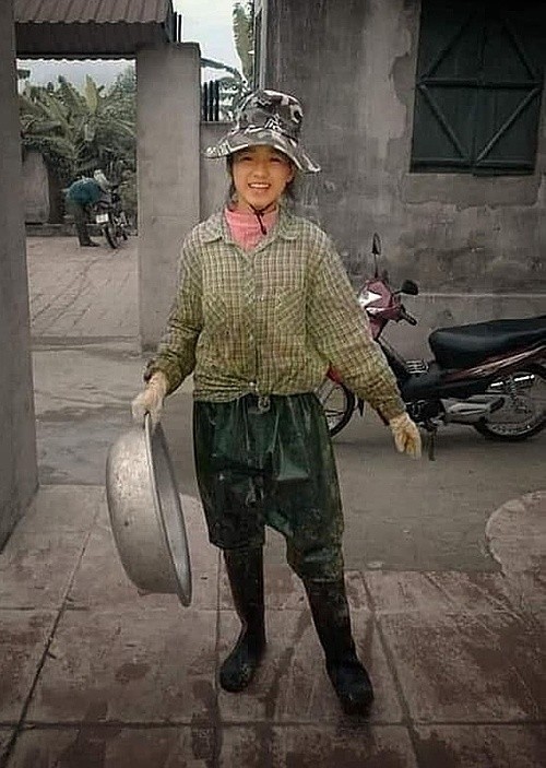 Vì sao Hoa hậu Đỗ Thị Hà bật khóc khi nhắc tới bức ảnh chụp khi đi làm ruộng? ảnh 3