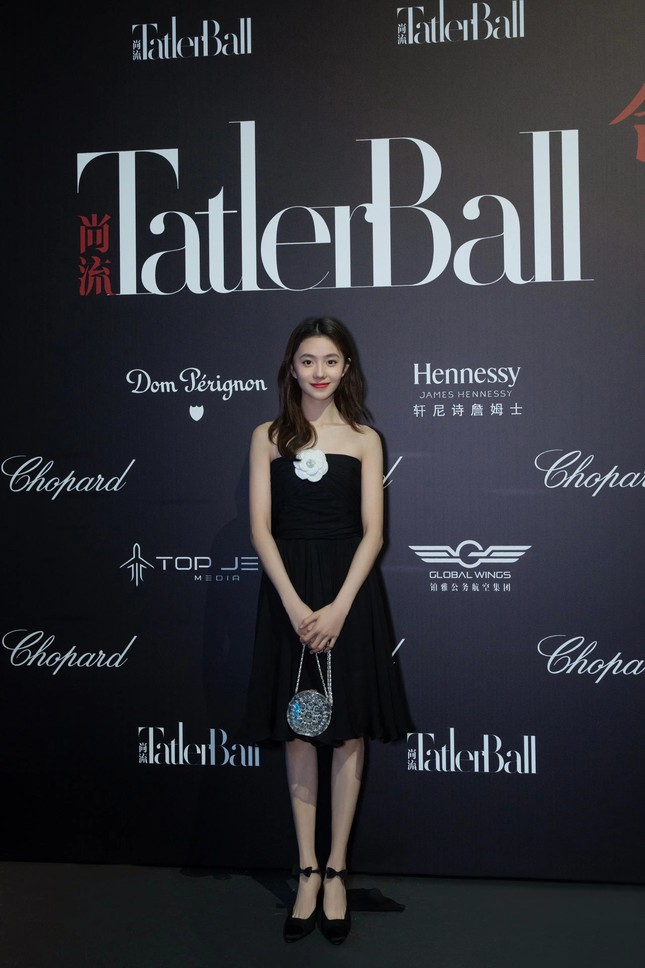 Nhìn Jennie đụng hàng váy Chanel với “Mưu nữ lang” mới thấy “quan trọng vẫn là thần thái” ảnh 3