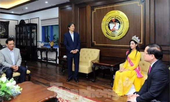 Sự thật phía sau bức ảnh Hoa hậu Đỗ Thị Hà trở về trường Đại học khiến netizen hiểu lầm ảnh 2