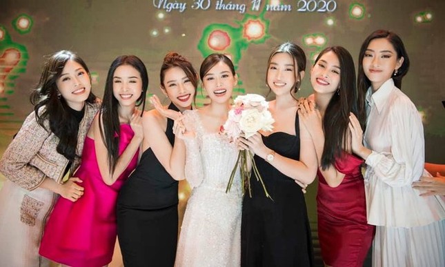 Á hậu Tường San khoe thêm ảnh cưới: Váy đã đẹp, dung nhan cô dâu còn kiều diễm hơn nữa ảnh 6