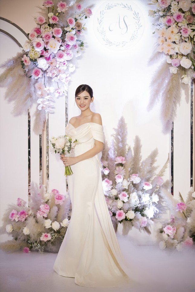 Á hậu Tường San khoe thêm ảnh cưới: Váy đã đẹp, dung nhan cô dâu còn kiều diễm hơn nữa ảnh 4