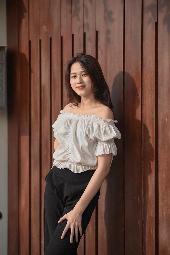Soi ảnh chụp Hoa hậu Đỗ Thị Hà sau đăng quang: Thăng hạng vượt bậc về thần thái! ảnh 4