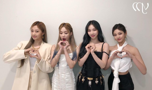 Vừa mới chê aespa mặc xấu, netizen càng sốc hơn khi biết xuất xứ trang phục của nhóm ảnh 3