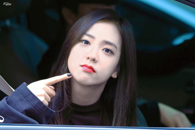 Netizen Hàn bỗng dưng tranh cãi nảy lửa về Jisoo BLACKPINK, lý do thì rất “cạn lời“ ảnh 3