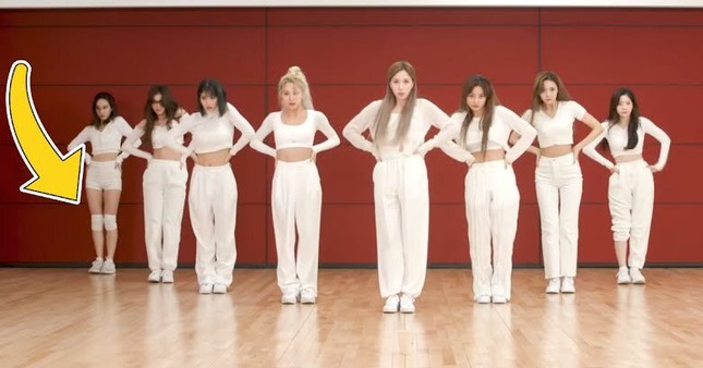 Nayeon (TWICE) năm lần bảy lượt mặc đồ một mình một kiểu, muốn chơi trội hay gì? ảnh 6