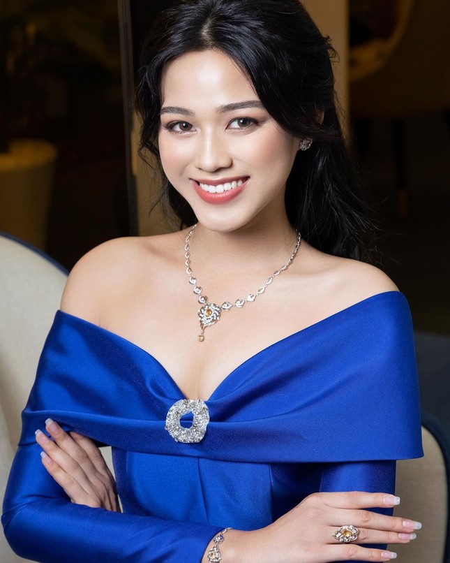 Chỉ cần đổi cách trang điểm, Hoa hậu Đỗ Thị Hà đã thăng hạng nhan sắc đến khó nhận ra ảnh 4