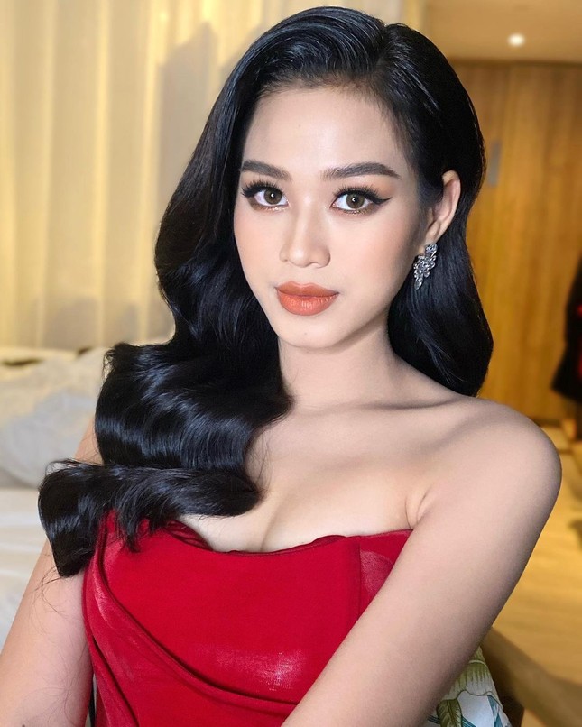 Chỉ cần đổi cách trang điểm, Hoa hậu Đỗ Thị Hà đã thăng hạng nhan sắc đến khó nhận ra ảnh 5