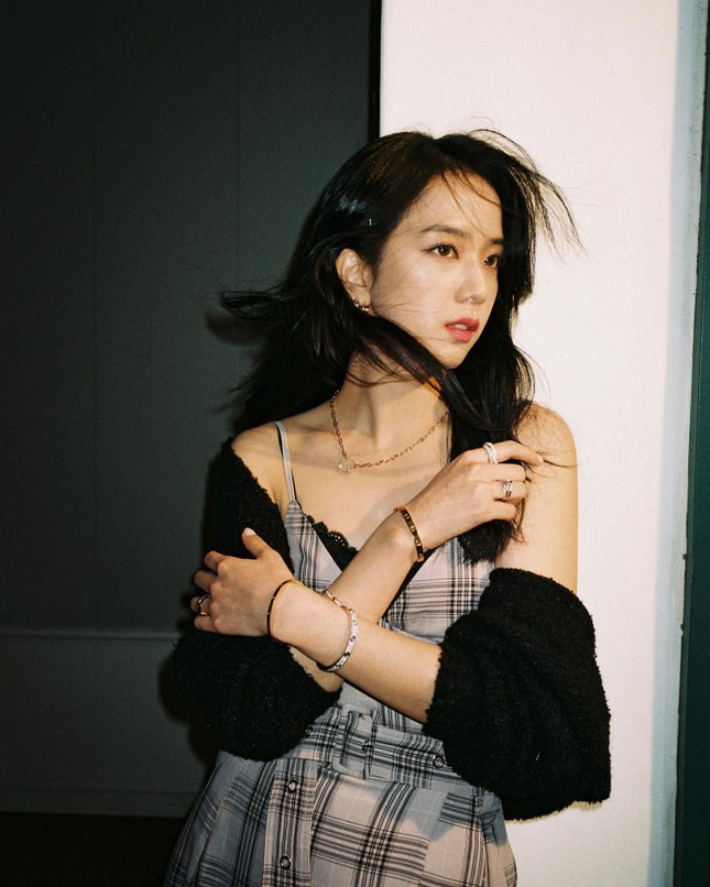 BLACKPINK và nhiều nữ idol rủ nhau mặc theo mốt Song Hye Kyo khởi xướng từ 16 năm trước ảnh 6