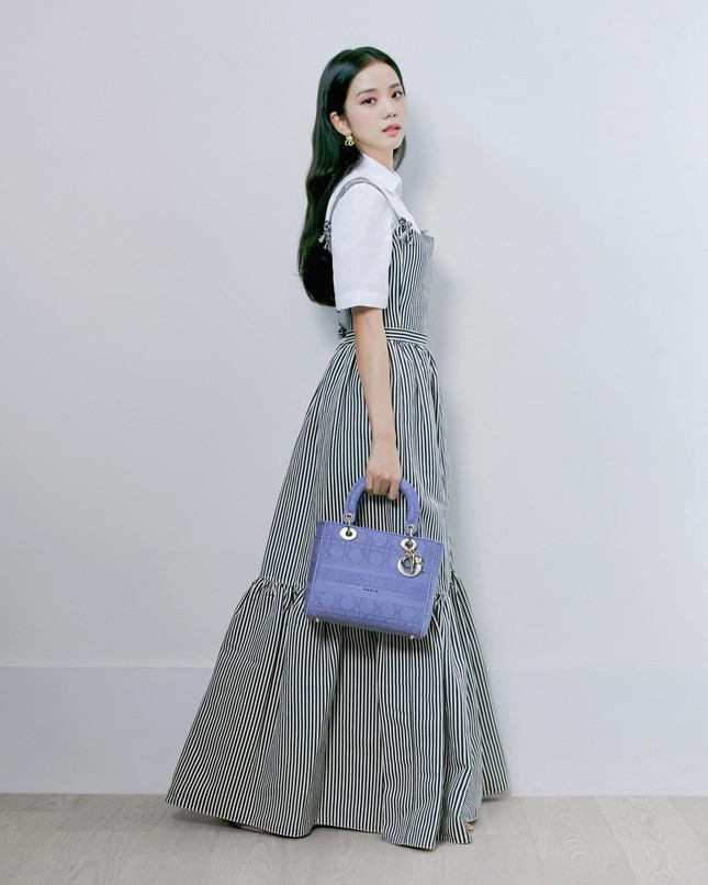 Tuyệt chiêu nào giúp Jisoo dù thấp nhất BLACKPINK nhưng vẫn khiến người khác ngước nhìn? ảnh 10