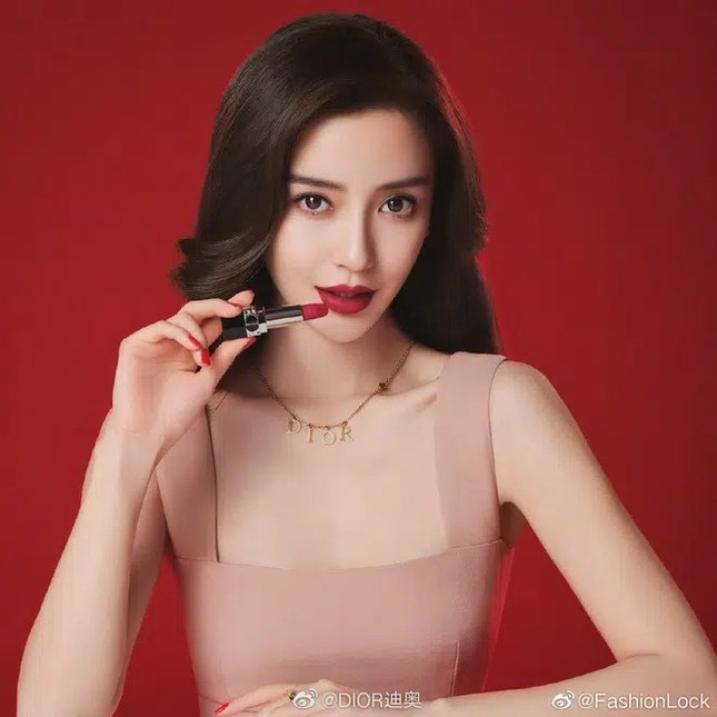 Dior cùng lúc tung ảnh mới của Jisoo và Angela Baby: Nàng thơ nào thần thái ấn tượng hơn? ảnh 2