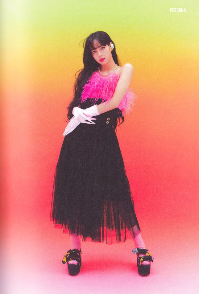 Đụng hàng chiếc áo kén dáng với Red Velvet, Lisa chứng tỏ “trình” phối đồ đỉnh cao ảnh 7