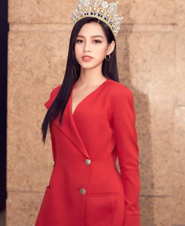 Hoa hậu Đỗ Thị Hà chọn lựa trang phục khéo thế nào mà được netizen khen tấm tắc? ảnh 5