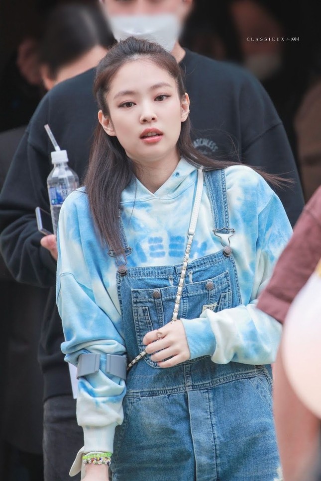 Vì đâu netizen nghi ngờ Jennie (BLACKPINK) bí mật sở hữu thương hiệu thời trang riêng? ảnh 3