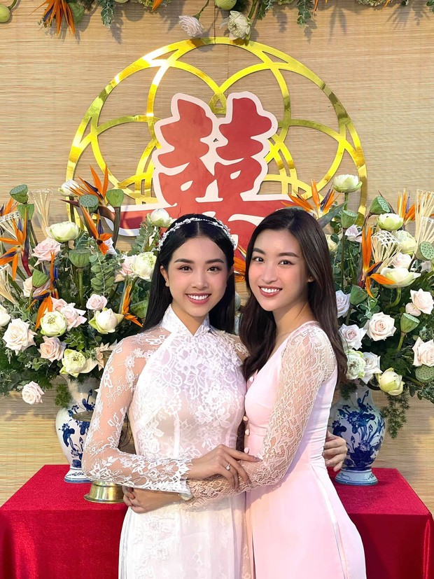 Hoa hậu Tiểu Vy, Mỹ Linh mặc áo bà ba cực dễ thương trong đám cưới Á hậu Thúy An ảnh 3