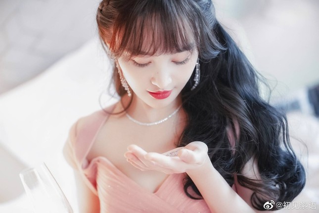Mặc cùng một chiếc váy, để cùng kiểu tóc nhưng nhờ đâu Yoona vẫn trội hơn Trịnh Sảng? ảnh 8