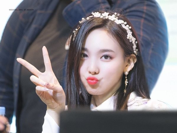 Thêm một nữ idol khiến netizen công nhận: Thay đổi dáng lông mày tạo nên phép màu cho khuôn mặt ảnh 3