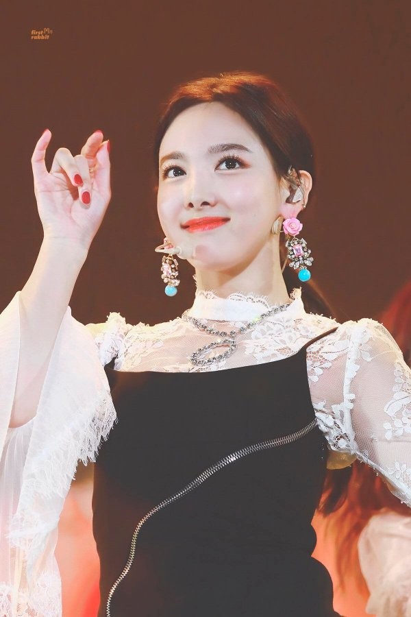 Thêm một nữ idol khiến netizen công nhận: Thay đổi dáng lông mày tạo nên phép màu cho khuôn mặt ảnh 4