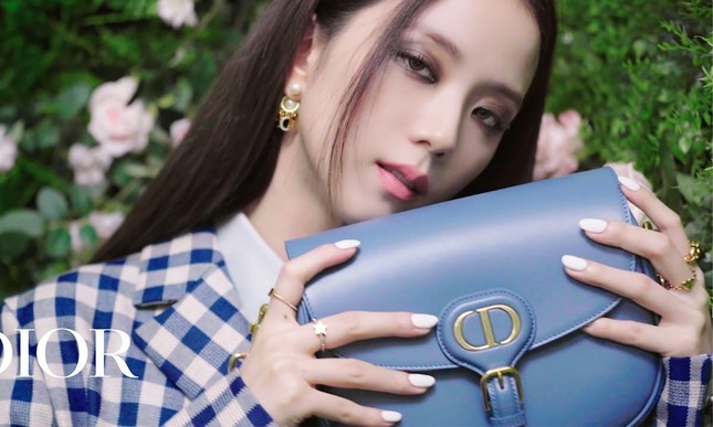 Không hổ danh “idol xinh như Hoa hậu”, Jisoo cứ trang điểm mắt khói lại đẹp hút hồn ảnh 7