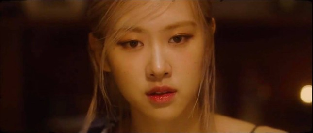 Vì đâu fan K-Pop cho rằng YG Ent mắc sai lầm trầm trọng khi cho Rosé solo theo cách này? ảnh 1