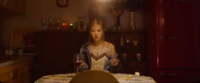 Vì đâu fan K-Pop cho rằng YG Ent mắc sai lầm trầm trọng khi cho Rosé solo theo cách này? ảnh 2