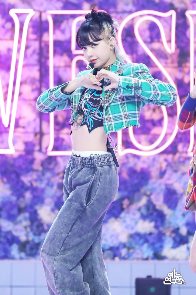 Nhìn Ngọc Trinh hai lần đụng hàng BLACKPINK mới thấy không phải cứ hở nhiều là đẹp ảnh 3