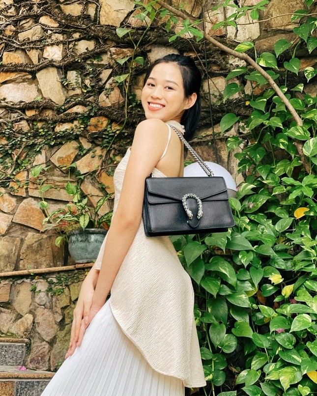 Hoa hậu Đỗ Thị Hà gia nhập hội “mỹ nhân mê túi hiệu” và đặc biệt yêu thích thương hiệu này ảnh 4
