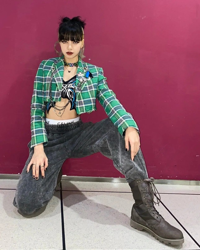 Nhìn Ngọc Trinh hai lần đụng hàng BLACKPINK mới thấy không phải cứ hở nhiều là đẹp ảnh 4