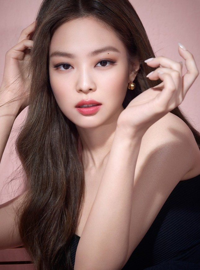Jennie (BLACKPINK) tiếp tục lập được hai kỷ lục đáng nể trong K-Pop: Xuất sắc vậy ai theo nổi! ảnh 1