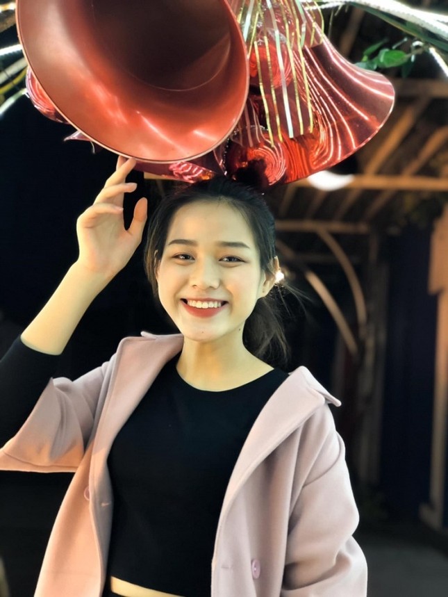Hoa hậu Đỗ Thị Hà cứ khoe mặt mộc là gây "bão mạng": Da căng bóng, đẹp đỉnh cao! ảnh 7