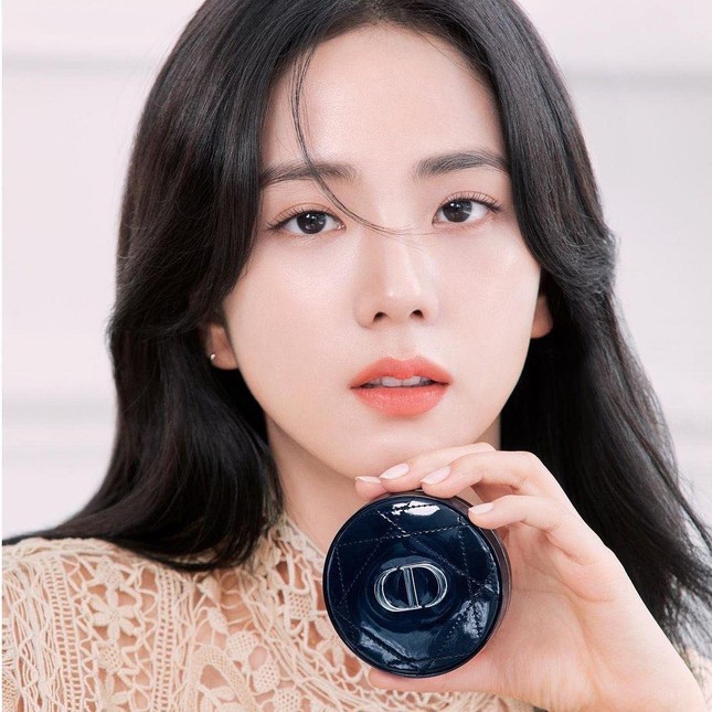Chỉ bằng một câu trả lời, Jisoo khiến netizen đồng loạt cảm thán: “Đã xinh đẹp còn thông minh” ảnh 2