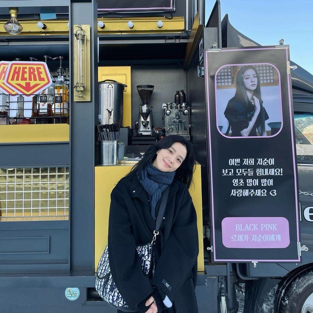 Lịch trình làm việc của Jisoo có gì bất thường mà đến anti-fan cũng phải thán phục? ảnh 3