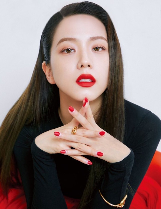 BLACKPINK cứ tô son đỏ là trái tim BLINKs liêu xiêu: Rực rỡ nổi bật hết phần người khác! ảnh 6
