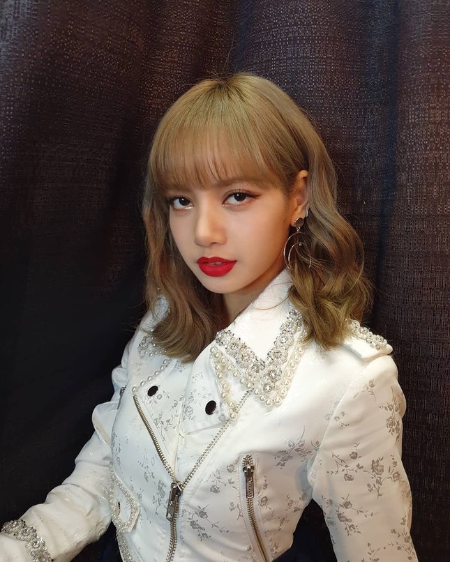 BLACKPINK cứ tô son đỏ là trái tim BLINKs liêu xiêu: Rực rỡ nổi bật hết phần người khác! ảnh 8