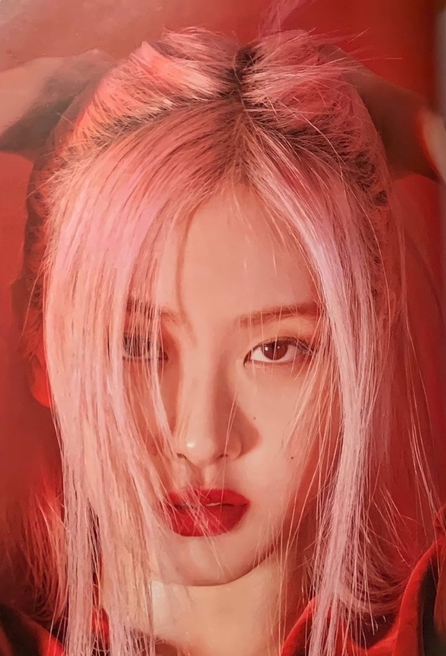 BLACKPINK cứ tô son đỏ là trái tim BLINKs liêu xiêu: Rực rỡ nổi bật hết phần người khác! ảnh 12