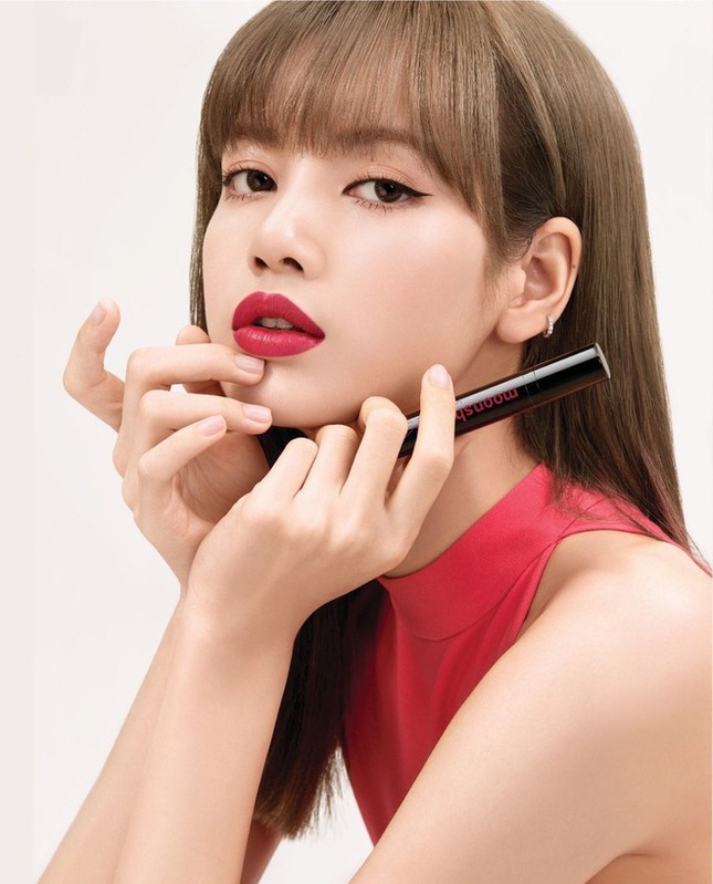 BLACKPINK cứ tô son đỏ là trái tim BLINKs liêu xiêu: Rực rỡ nổi bật hết phần người khác! ảnh 9