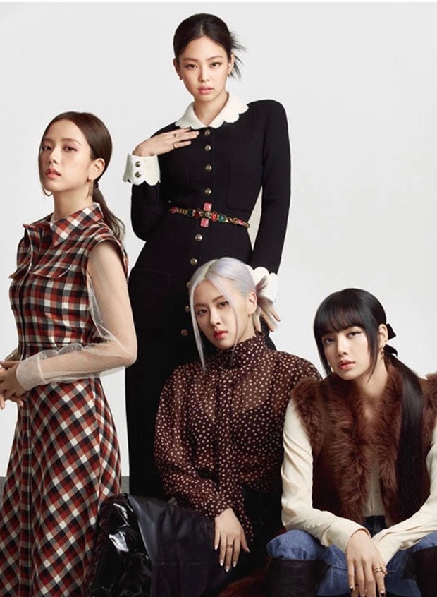 Giàu như Quan Hiểu Đồng, diện ra sân bay mẫu áo khoác Chanel mà Jennie chỉ mặc chụp tạp chí ảnh 3
