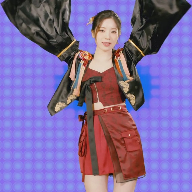 Cứ ngỡ Dahyun (TWICE) đụng hàng hanbok với Jisoo (BLACKPINK) nhưng sự thực ê chề hơn nhiều ảnh 2